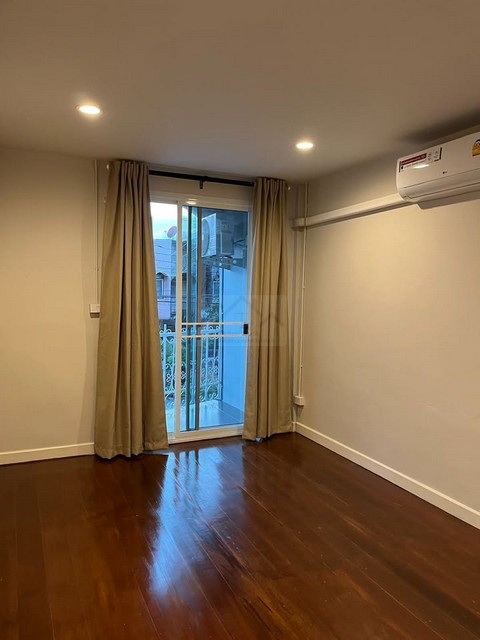 ประกาศฟรี! ซื้อ-ขาย-เช่า คอนโด บ้าน ทาวน์โฮม ที่ดิน และพื้นที่เชิงพาณิชย์ทั่วประเทศไทย ทุกทำเล ทุกงบประมาณ ไม่มีค่าใช้จ่าย ลงง่าย ขายไว เข้าถึงผู้ซื้อโดยตรง 4 514261pic3.jpg