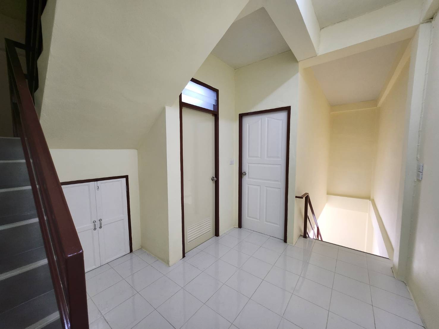 ประกาศฟรี! ซื้อ-ขาย-เช่า คอนโด บ้าน ทาวน์โฮม ที่ดิน และพื้นที่เชิงพาณิชย์ทั่วประเทศไทย ทุกทำเล ทุกงบประมาณ ไม่มีค่าใช้จ่าย ลงง่าย ขายไว เข้าถึงผู้ซื้อโดยตรง 5 315153pic4.jpg