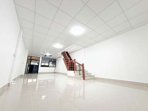 ประกาศฟรี! ซื้อ-ขาย-เช่า คอนโด บ้าน ทาวน์โฮม ที่ดิน และพื้นที่เชิงพาณิชย์ทั่วประเทศไทย ทุกทำเล ทุกงบประมาณ ไม่มีค่าใช้จ่าย ลงง่าย ขายไว เข้าถึงผู้ซื้อโดยตรง 4 315185pic3.jpg