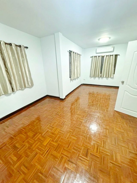 ประกาศฟรี! ซื้อ-ขาย-เช่า คอนโด บ้าน ทาวน์โฮม ที่ดิน และพื้นที่เชิงพาณิชย์ทั่วประเทศไทย ทุกทำเล ทุกงบประมาณ ไม่มีค่าใช้จ่าย ลงง่าย ขายไว เข้าถึงผู้ซื้อโดยตรง 5 253049pic4.jpg