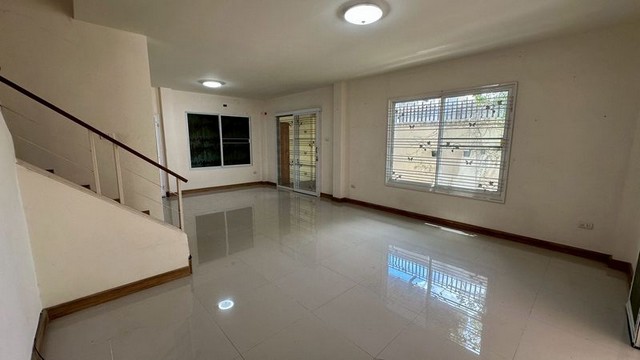 ประกาศฟรี! ซื้อ-ขาย-เช่า คอนโด บ้าน ทาวน์โฮม ที่ดิน และพื้นที่เชิงพาณิชย์ทั่วประเทศไทย ทุกทำเล ทุกงบประมาณ ไม่มีค่าใช้จ่าย ลงง่าย ขายไว เข้าถึงผู้ซื้อโดยตรง 3 297044pic2.jpg