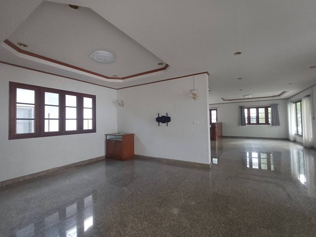 ประกาศฟรี! ซื้อ-ขาย-เช่า คอนโด บ้าน ทาวน์โฮม ที่ดิน และพื้นที่เชิงพาณิชย์ทั่วประเทศไทย ทุกทำเล ทุกงบประมาณ ไม่มีค่าใช้จ่าย ลงง่าย ขายไว เข้าถึงผู้ซื้อโดยตรง 5 515284pic4.jpg