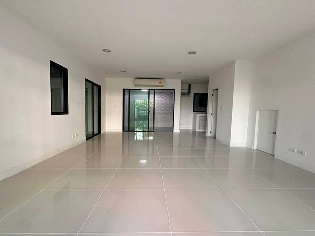 ประกาศฟรี! ซื้อ-ขาย-เช่า คอนโด บ้าน ทาวน์โฮม ที่ดิน และพื้นที่เชิงพาณิชย์ทั่วประเทศไทย ทุกทำเล ทุกงบประมาณ ไม่มีค่าใช้จ่าย ลงง่าย ขายไว เข้าถึงผู้ซื้อโดยตรง 4 515492pic3.jpg