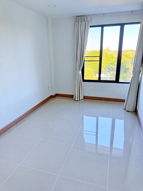 ประกาศฟรี! ซื้อ-ขาย-เช่า คอนโด บ้าน ทาวน์โฮม ที่ดิน และพื้นที่เชิงพาณิชย์ทั่วประเทศไทย ทุกทำเล ทุกงบประมาณ ไม่มีค่าใช้จ่าย ลงง่าย ขายไว เข้าถึงผู้ซื้อโดยตรง 5 315788pic4.jpg