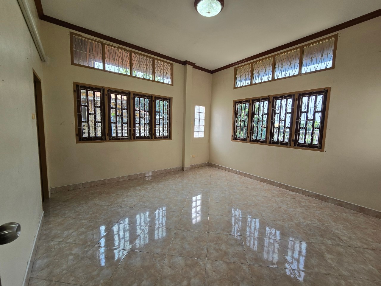 ประกาศฟรี! ซื้อ-ขาย-เช่า คอนโด บ้าน ทาวน์โฮม ที่ดิน และพื้นที่เชิงพาณิชย์ทั่วประเทศไทย ทุกทำเล ทุกงบประมาณ ไม่มีค่าใช้จ่าย ลงง่าย ขายไว เข้าถึงผู้ซื้อโดยตรง 4 16288pic3.jpg