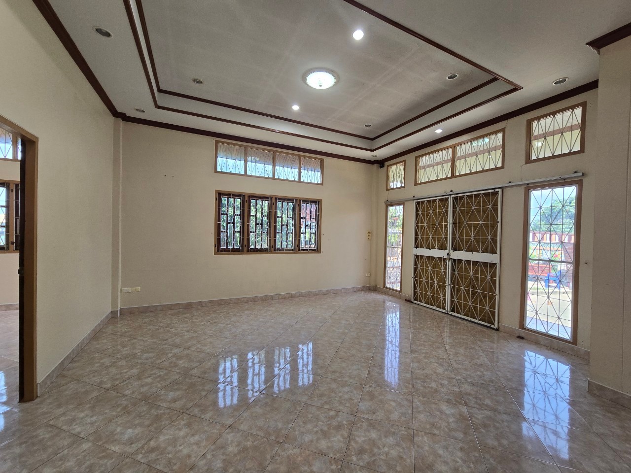 ประกาศฟรี! ซื้อ-ขาย-เช่า คอนโด บ้าน ทาวน์โฮม ที่ดิน และพื้นที่เชิงพาณิชย์ทั่วประเทศไทย ทุกทำเล ทุกงบประมาณ ไม่มีค่าใช้จ่าย ลงง่าย ขายไว เข้าถึงผู้ซื้อโดยตรง 5 16288pic4.jpg