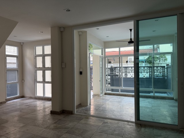 ประกาศฟรี! ซื้อ-ขาย-เช่า คอนโด บ้าน ทาวน์โฮม ที่ดิน และพื้นที่เชิงพาณิชย์ทั่วประเทศไทย ทุกทำเล ทุกงบประมาณ ไม่มีค่าใช้จ่าย ลงง่าย ขายไว เข้าถึงผู้ซื้อโดยตรง 5 515588pic4.jpg