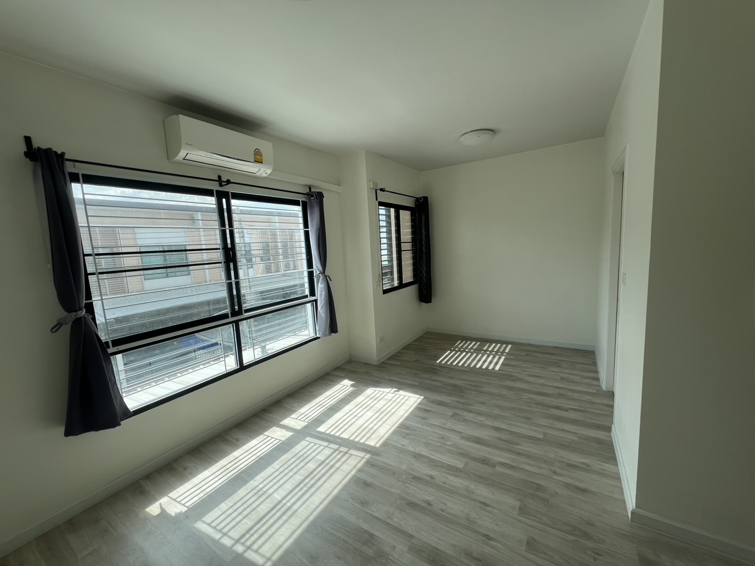 ประกาศฟรี! ซื้อ-ขาย-เช่า คอนโด บ้าน ทาวน์โฮม ที่ดิน และพื้นที่เชิงพาณิชย์ทั่วประเทศไทย ทุกทำเล ทุกงบประมาณ ไม่มีค่าใช้จ่าย ลงง่าย ขายไว เข้าถึงผู้ซื้อโดยตรง 5 315916pic4.jpg