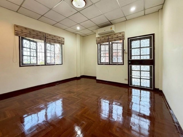 ประกาศฟรี! ซื้อ-ขาย-เช่า คอนโด บ้าน ทาวน์โฮม ที่ดิน และพื้นที่เชิงพาณิชย์ทั่วประเทศไทย ทุกทำเล ทุกงบประมาณ ไม่มีค่าใช้จ่าย ลงง่าย ขายไว เข้าถึงผู้ซื้อโดยตรง 4 515665pic3.jpg