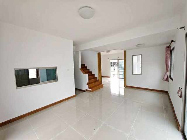 ประกาศฟรี! ซื้อ-ขาย-เช่า คอนโด บ้าน ทาวน์โฮม ที่ดิน และพื้นที่เชิงพาณิชย์ทั่วประเทศไทย ทุกทำเล ทุกงบประมาณ ไม่มีค่าใช้จ่าย ลงง่าย ขายไว เข้าถึงผู้ซื้อโดยตรง 3 315946pic2.jpg