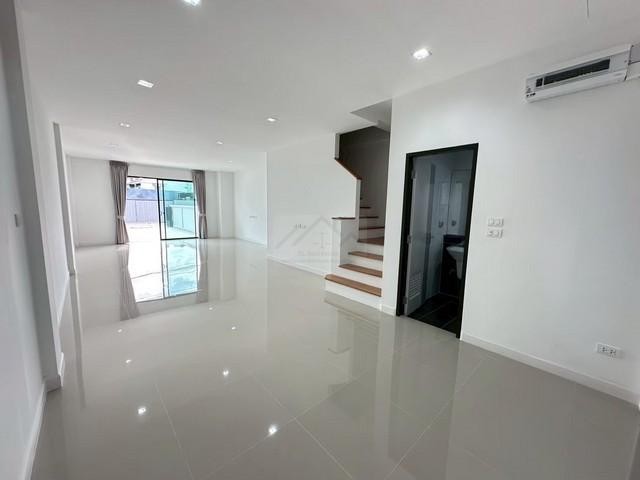 ประกาศฟรี! ซื้อ-ขาย-เช่า คอนโด บ้าน ทาวน์โฮม ที่ดิน และพื้นที่เชิงพาณิชย์ทั่วประเทศไทย ทุกทำเล ทุกงบประมาณ ไม่มีค่าใช้จ่าย ลงง่าย ขายไว เข้าถึงผู้ซื้อโดยตรง 4 513943pic3.jpg