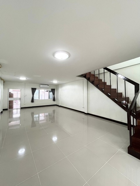 ประกาศฟรี! ซื้อ-ขาย-เช่า คอนโด บ้าน ทาวน์โฮม ที่ดิน และพื้นที่เชิงพาณิชย์ทั่วประเทศไทย ทุกทำเล ทุกงบประมาณ ไม่มีค่าใช้จ่าย ลงง่าย ขายไว เข้าถึงผู้ซื้อโดยตรง 4 515914pic3.jpg