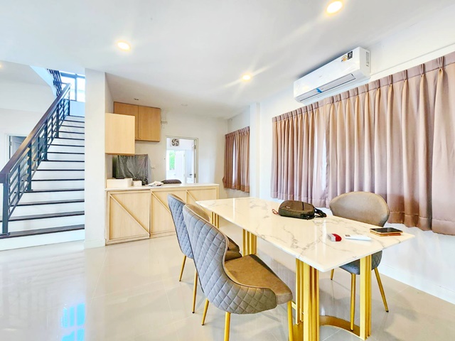 ประกาศฟรี! ซื้อ-ขาย-เช่า คอนโด บ้าน ทาวน์โฮม ที่ดิน และพื้นที่เชิงพาณิชย์ทั่วประเทศไทย ทุกทำเล ทุกงบประมาณ ไม่มีค่าใช้จ่าย ลงง่าย ขายไว เข้าถึงผู้ซื้อโดยตรง 4 316064pic3.jpg