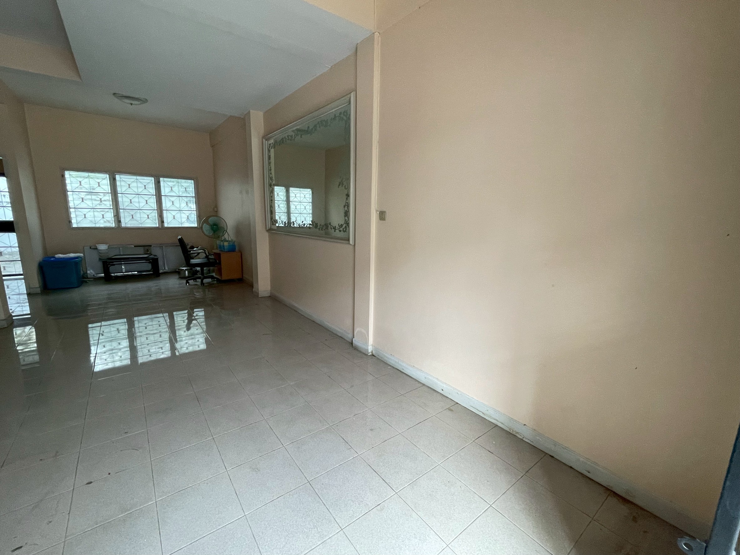 ประกาศฟรี! ซื้อ-ขาย-เช่า คอนโด บ้าน ทาวน์โฮม ที่ดิน และพื้นที่เชิงพาณิชย์ทั่วประเทศไทย ทุกทำเล ทุกงบประมาณ ไม่มีค่าใช้จ่าย ลงง่าย ขายไว เข้าถึงผู้ซื้อโดยตรง 3 311880pic2.jpg