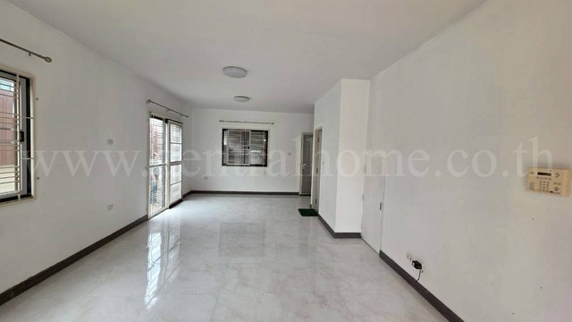 ประกาศฟรี! ซื้อ-ขาย-เช่า คอนโด บ้าน ทาวน์โฮม ที่ดิน และพื้นที่เชิงพาณิชย์ทั่วประเทศไทย ทุกทำเล ทุกงบประมาณ ไม่มีค่าใช้จ่าย ลงง่าย ขายไว เข้าถึงผู้ซื้อโดยตรง 4 224850pic3.jpg