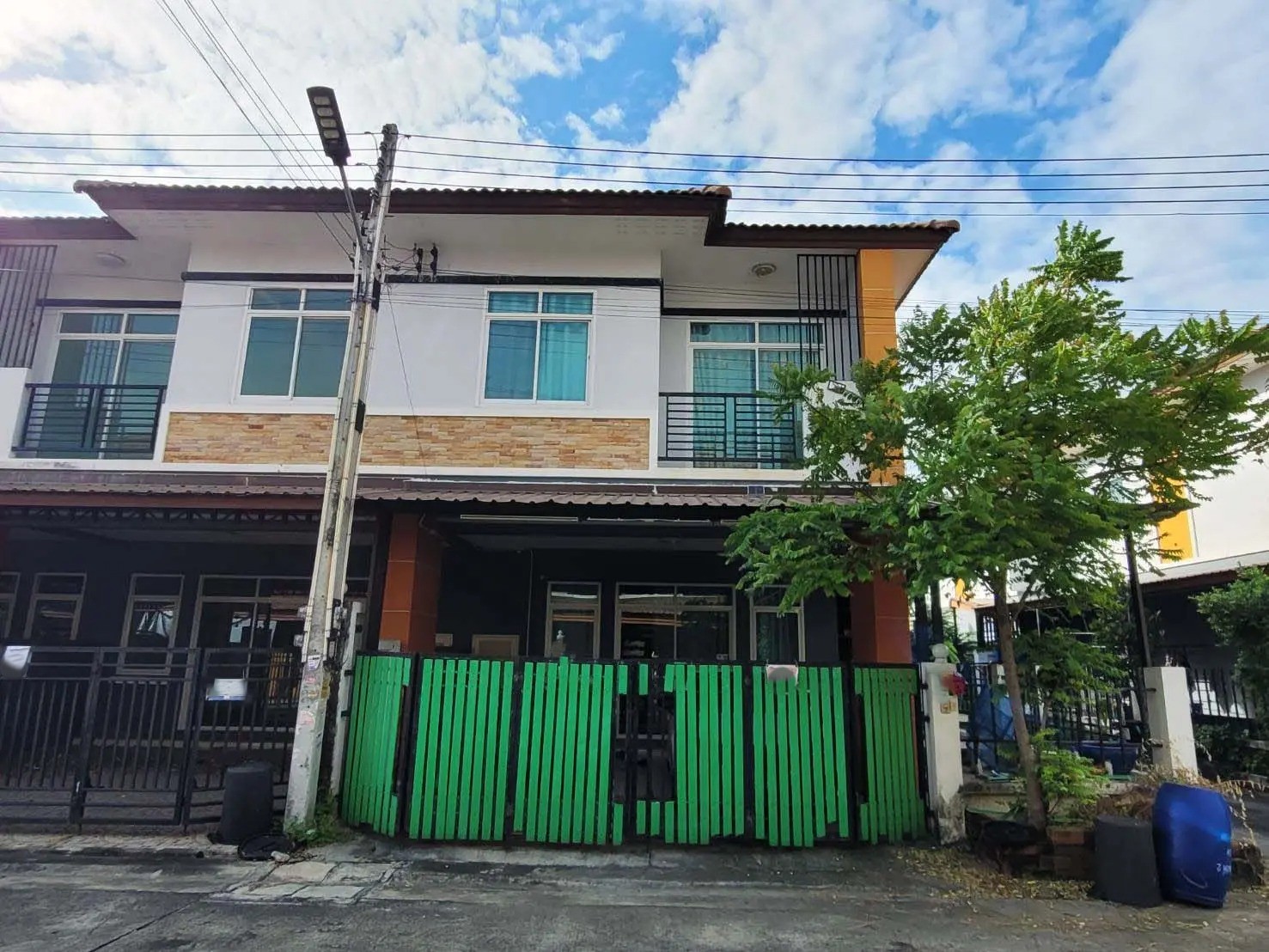 ประกาศฟรี! ซื้อ-ขาย-เช่า คอนโด บ้าน ทาวน์โฮม ที่ดิน และพื้นที่เชิงพาณิชย์ทั่วประเทศไทย ทุกทำเล ทุกงบประมาณ ไม่มีค่าใช้จ่าย ลงง่าย ขายไว เข้าถึงผู้ซื้อโดยตรง 2 255365pic1.jpg