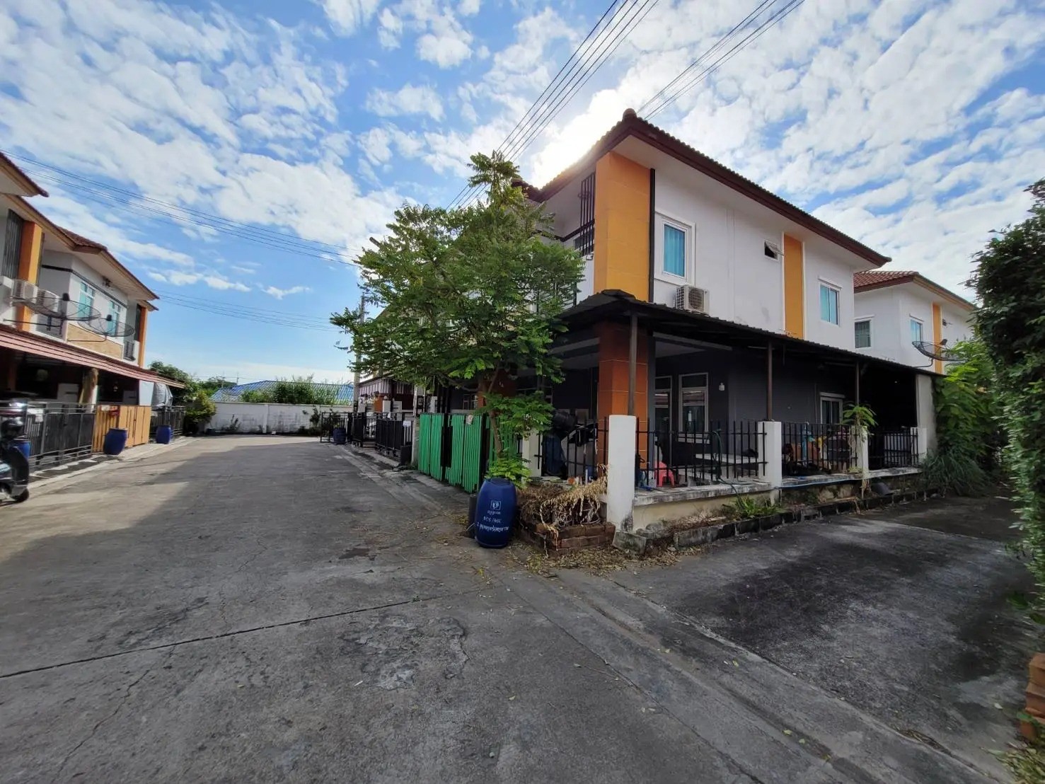 ประกาศฟรี! ซื้อ-ขาย-เช่า คอนโด บ้าน ทาวน์โฮม ที่ดิน และพื้นที่เชิงพาณิชย์ทั่วประเทศไทย ทุกทำเล ทุกงบประมาณ ไม่มีค่าใช้จ่าย ลงง่าย ขายไว เข้าถึงผู้ซื้อโดยตรง 4 255365pic3.jpg