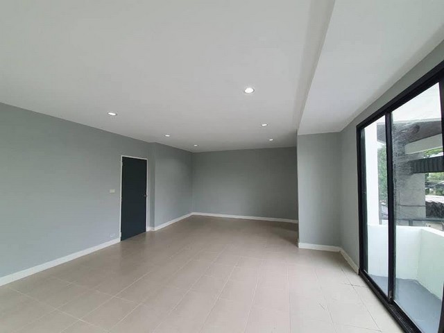 ประกาศฟรี! ซื้อ-ขาย-เช่า คอนโด บ้าน ทาวน์โฮม ที่ดิน และพื้นที่เชิงพาณิชย์ทั่วประเทศไทย ทุกทำเล ทุกงบประมาณ ไม่มีค่าใช้จ่าย ลงง่าย ขายไว เข้าถึงผู้ซื้อโดยตรง 5 516394pic4.jpg