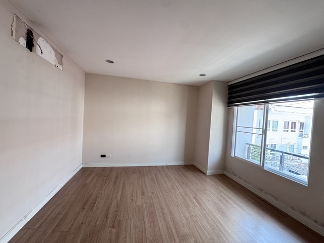 ประกาศฟรี! ซื้อ-ขาย-เช่า คอนโด บ้าน ทาวน์โฮม ที่ดิน และพื้นที่เชิงพาณิชย์ทั่วประเทศไทย ทุกทำเล ทุกงบประมาณ ไม่มีค่าใช้จ่าย ลงง่าย ขายไว เข้าถึงผู้ซื้อโดยตรง 4 516560pic3.jpg