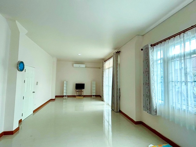 ประกาศฟรี! ซื้อ-ขาย-เช่า คอนโด บ้าน ทาวน์โฮม ที่ดิน และพื้นที่เชิงพาณิชย์ทั่วประเทศไทย ทุกทำเล ทุกงบประมาณ ไม่มีค่าใช้จ่าย ลงง่าย ขายไว เข้าถึงผู้ซื้อโดยตรง 3 255800pic2.jpg