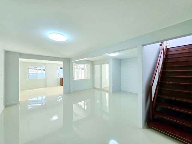 ประกาศฟรี! ซื้อ-ขาย-เช่า คอนโด บ้าน ทาวน์โฮม ที่ดิน และพื้นที่เชิงพาณิชย์ทั่วประเทศไทย ทุกทำเล ทุกงบประมาณ ไม่มีค่าใช้จ่าย ลงง่าย ขายไว เข้าถึงผู้ซื้อโดยตรง 5 316536pic4.jpg