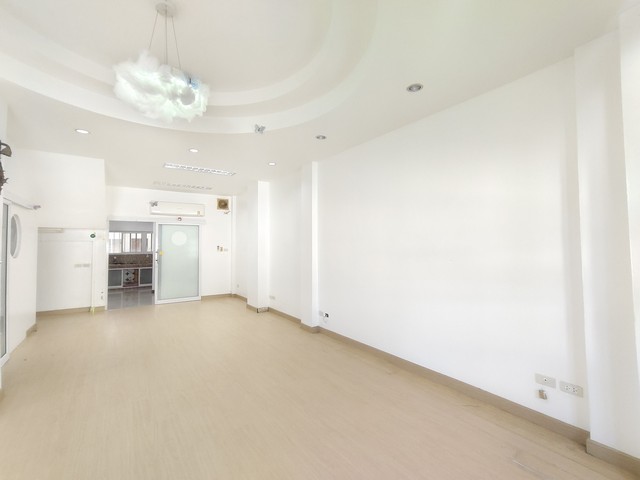 ประกาศฟรี! ซื้อ-ขาย-เช่า คอนโด บ้าน ทาวน์โฮม ที่ดิน และพื้นที่เชิงพาณิชย์ทั่วประเทศไทย ทุกทำเล ทุกงบประมาณ ไม่มีค่าใช้จ่าย ลงง่าย ขายไว เข้าถึงผู้ซื้อโดยตรง 3 309148pic2.jpg