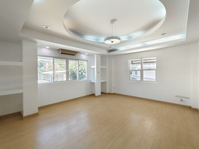 ประกาศฟรี! ซื้อ-ขาย-เช่า คอนโด บ้าน ทาวน์โฮม ที่ดิน และพื้นที่เชิงพาณิชย์ทั่วประเทศไทย ทุกทำเล ทุกงบประมาณ ไม่มีค่าใช้จ่าย ลงง่าย ขายไว เข้าถึงผู้ซื้อโดยตรง 4 309148pic3.jpg