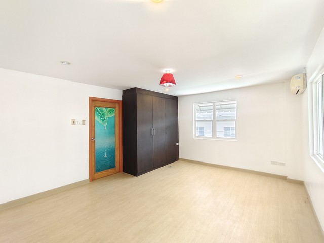 ประกาศฟรี! ซื้อ-ขาย-เช่า คอนโด บ้าน ทาวน์โฮม ที่ดิน และพื้นที่เชิงพาณิชย์ทั่วประเทศไทย ทุกทำเล ทุกงบประมาณ ไม่มีค่าใช้จ่าย ลงง่าย ขายไว เข้าถึงผู้ซื้อโดยตรง 5 309148pic4.jpg