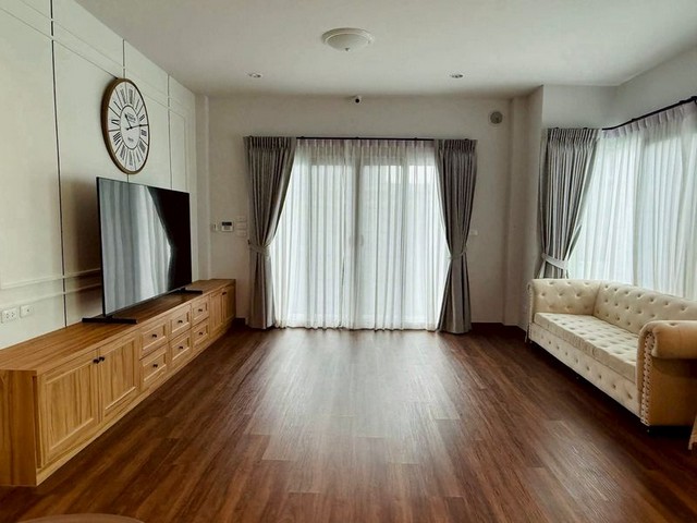 ประกาศฟรี! ซื้อ-ขาย-เช่า คอนโด บ้าน ทาวน์โฮม ที่ดิน และพื้นที่เชิงพาณิชย์ทั่วประเทศไทย ทุกทำเล ทุกงบประมาณ ไม่มีค่าใช้จ่าย ลงง่าย ขายไว เข้าถึงผู้ซื้อโดยตรง 5 255908pic4.jpg