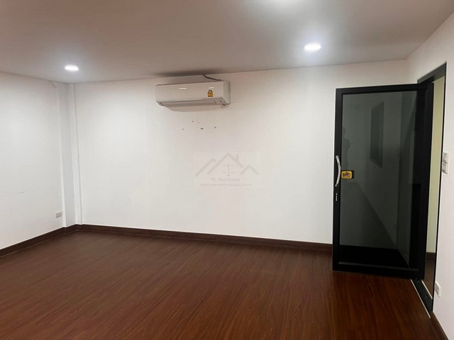 ประกาศฟรี! ซื้อ-ขาย-เช่า คอนโด บ้าน ทาวน์โฮม ที่ดิน และพื้นที่เชิงพาณิชย์ทั่วประเทศไทย ทุกทำเล ทุกงบประมาณ ไม่มีค่าใช้จ่าย ลงง่าย ขายไว เข้าถึงผู้ซื้อโดยตรง 5 511104pic4.jpg