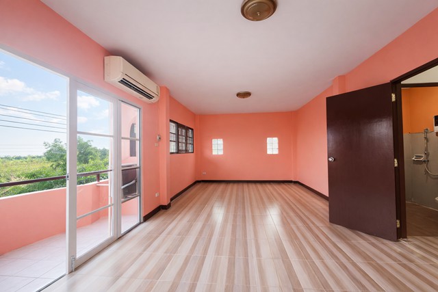 ประกาศฟรี! ซื้อ-ขาย-เช่า คอนโด บ้าน ทาวน์โฮม ที่ดิน และพื้นที่เชิงพาณิชย์ทั่วประเทศไทย ทุกทำเล ทุกงบประมาณ ไม่มีค่าใช้จ่าย ลงง่าย ขายไว เข้าถึงผู้ซื้อโดยตรง 3 316577pic2.jpg