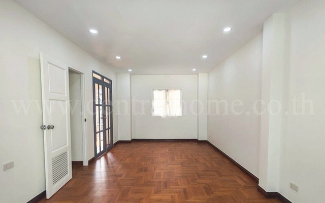 ประกาศฟรี! ซื้อ-ขาย-เช่า คอนโด บ้าน ทาวน์โฮม ที่ดิน และพื้นที่เชิงพาณิชย์ทั่วประเทศไทย ทุกทำเล ทุกงบประมาณ ไม่มีค่าใช้จ่าย ลงง่าย ขายไว เข้าถึงผู้ซื้อโดยตรง 5 255829pic4.jpg