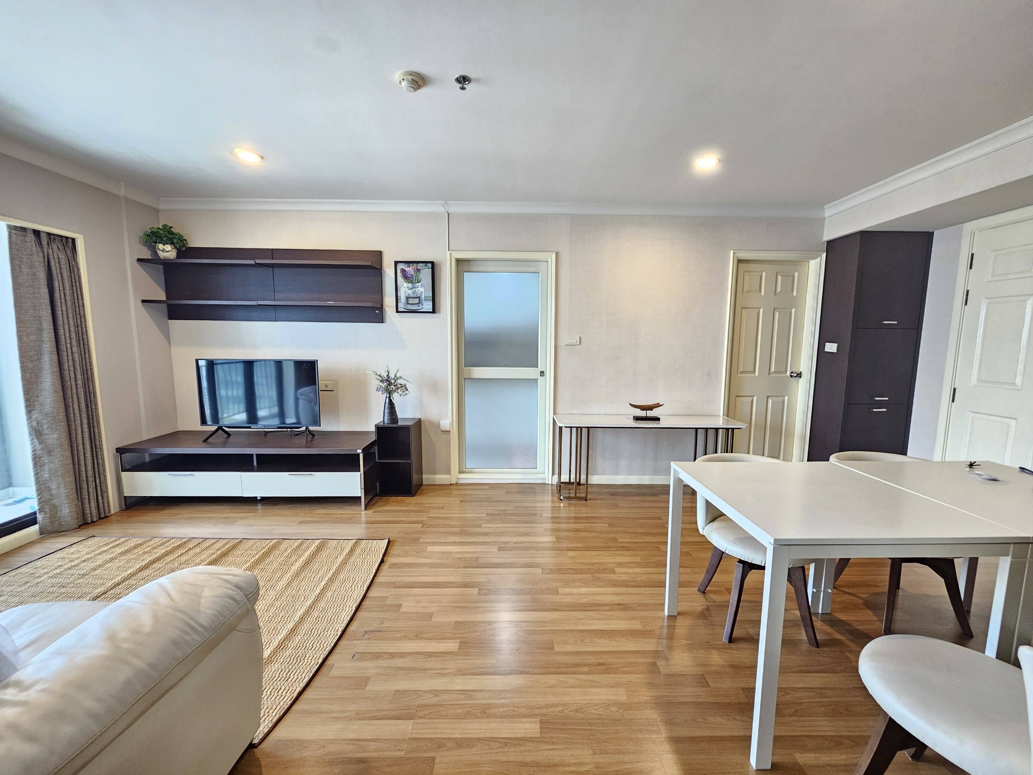 ประกาศฟรี! ซื้อ-ขาย-เช่า คอนโด บ้าน ทาวน์โฮม ที่ดิน และพื้นที่เชิงพาณิชย์ทั่วประเทศไทย ทุกทำเล ทุกงบประมาณ ไม่มีค่าใช้จ่าย ลงง่าย ขายไว เข้าถึงผู้ซื้อโดยตรง 4 294088pic3.jpg