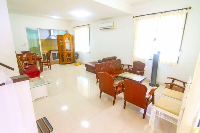 ประกาศฟรี! ซื้อ-ขาย-เช่า คอนโด บ้าน ทาวน์โฮม ที่ดิน และพื้นที่เชิงพาณิชย์ทั่วประเทศไทย ทุกทำเล ทุกงบประมาณ ไม่มีค่าใช้จ่าย ลงง่าย ขายไว เข้าถึงผู้ซื้อโดยตรง 5 165281pic4.jpg