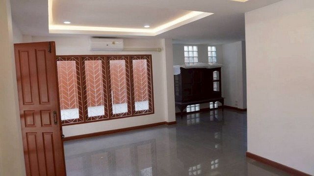 ประกาศฟรี! ซื้อ-ขาย-เช่า คอนโด บ้าน ทาวน์โฮม ที่ดิน และพื้นที่เชิงพาณิชย์ทั่วประเทศไทย ทุกทำเล ทุกงบประมาณ ไม่มีค่าใช้จ่าย ลงง่าย ขายไว เข้าถึงผู้ซื้อโดยตรง 3 256638pic2.jpg