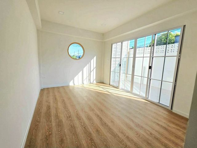 ประกาศฟรี! ซื้อ-ขาย-เช่า คอนโด บ้าน ทาวน์โฮม ที่ดิน และพื้นที่เชิงพาณิชย์ทั่วประเทศไทย ทุกทำเล ทุกงบประมาณ ไม่มีค่าใช้จ่าย ลงง่าย ขายไว เข้าถึงผู้ซื้อโดยตรง 4 256708pic3.jpg