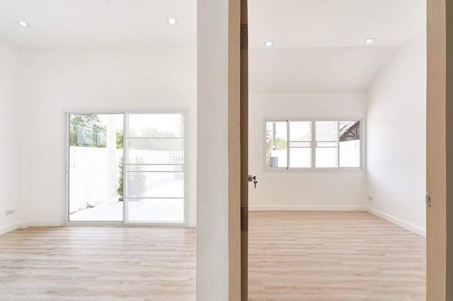 ประกาศฟรี! ซื้อ-ขาย-เช่า คอนโด บ้าน ทาวน์โฮม ที่ดิน และพื้นที่เชิงพาณิชย์ทั่วประเทศไทย ทุกทำเล ทุกงบประมาณ ไม่มีค่าใช้จ่าย ลงง่าย ขายไว เข้าถึงผู้ซื้อโดยตรง 4 256706pic3.jpg