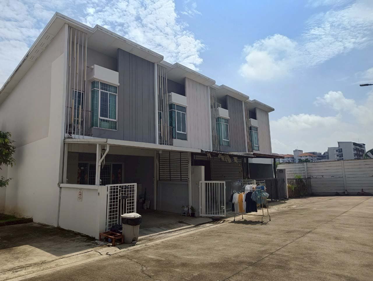 ประกาศฟรี! ซื้อ-ขาย-เช่า คอนโด บ้าน ทาวน์โฮม ที่ดิน และพื้นที่เชิงพาณิชย์ทั่วประเทศไทย ทุกทำเล ทุกงบประมาณ ไม่มีค่าใช้จ่าย ลงง่าย ขายไว เข้าถึงผู้ซื้อโดยตรง 4 255606pic3.jpg