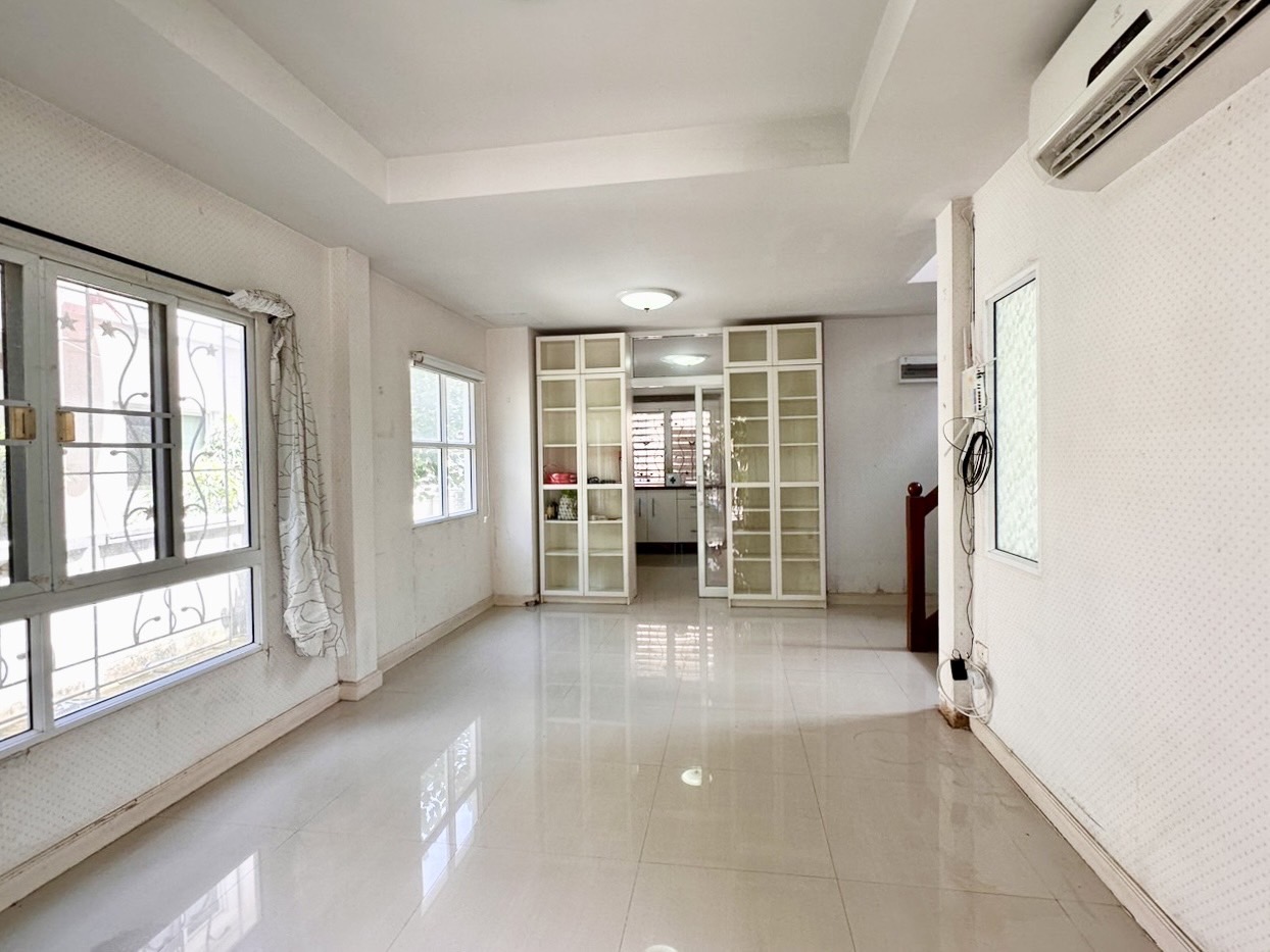 ประกาศฟรี! ซื้อ-ขาย-เช่า คอนโด บ้าน ทาวน์โฮม ที่ดิน และพื้นที่เชิงพาณิชย์ทั่วประเทศไทย ทุกทำเล ทุกงบประมาณ ไม่มีค่าใช้จ่าย ลงง่าย ขายไว เข้าถึงผู้ซื้อโดยตรง 3 16911pic2.jpg