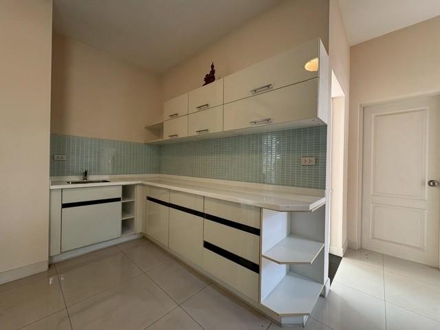 ประกาศฟรี! ซื้อ-ขาย-เช่า คอนโด บ้าน ทาวน์โฮม ที่ดิน และพื้นที่เชิงพาณิชย์ทั่วประเทศไทย ทุกทำเล ทุกงบประมาณ ไม่มีค่าใช้จ่าย ลงง่าย ขายไว เข้าถึงผู้ซื้อโดยตรง 5 515628pic4.jpg