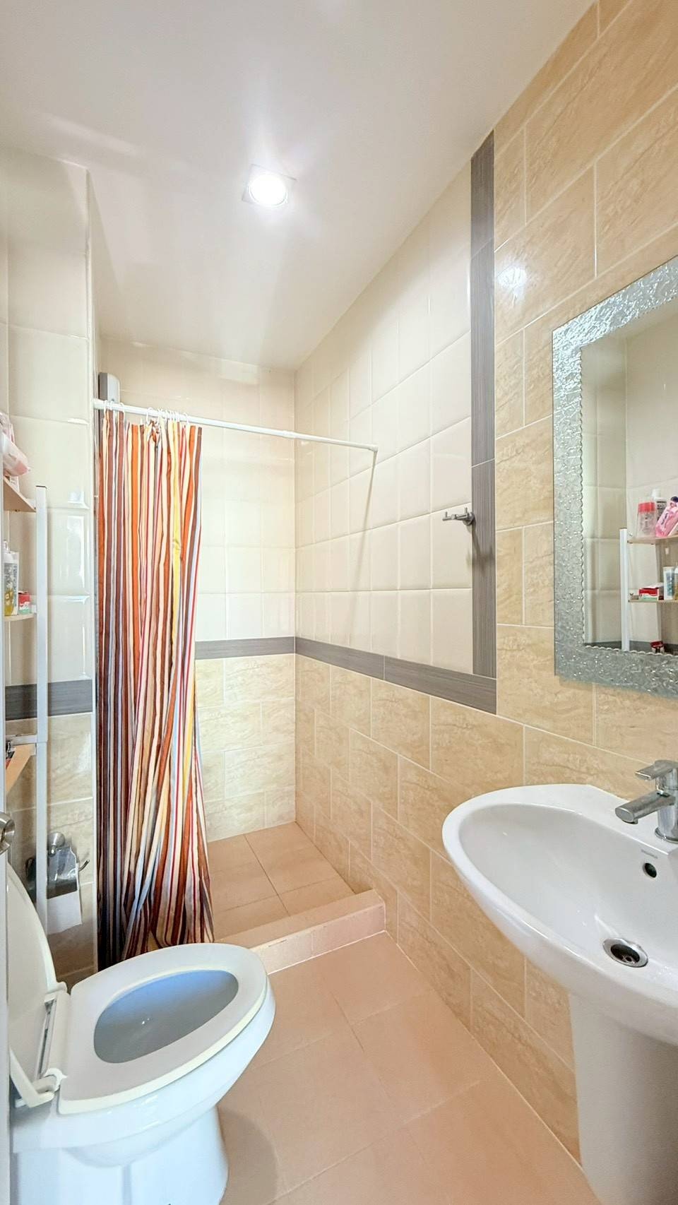 ประกาศฟรี! ซื้อ-ขาย-เช่า คอนโด บ้าน ทาวน์โฮม ที่ดิน และพื้นที่เชิงพาณิชย์ทั่วประเทศไทย ทุกทำเล ทุกงบประมาณ ไม่มีค่าใช้จ่าย ลงง่าย ขายไว เข้าถึงผู้ซื้อโดยตรง 4 257005pic3.jpg