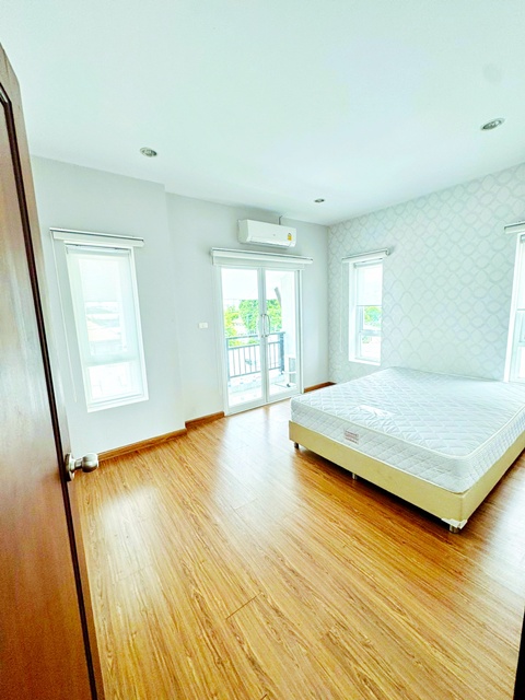 ประกาศฟรี! ซื้อ-ขาย-เช่า คอนโด บ้าน ทาวน์โฮม ที่ดิน และพื้นที่เชิงพาณิชย์ทั่วประเทศไทย ทุกทำเล ทุกงบประมาณ ไม่มีค่าใช้จ่าย ลงง่าย ขายไว เข้าถึงผู้ซื้อโดยตรง 5 256827pic4.jpg