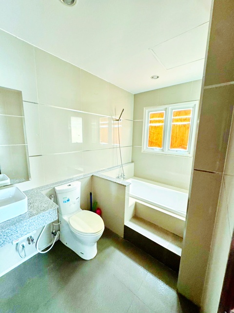 ประกาศฟรี! ซื้อ-ขาย-เช่า คอนโด บ้าน ทาวน์โฮม ที่ดิน และพื้นที่เชิงพาณิชย์ทั่วประเทศไทย ทุกทำเล ทุกงบประมาณ ไม่มีค่าใช้จ่าย ลงง่าย ขายไว เข้าถึงผู้ซื้อโดยตรง 5 256826pic4.jpg