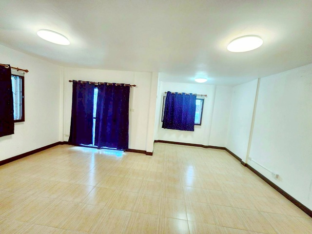 ประกาศฟรี! ซื้อ-ขาย-เช่า คอนโด บ้าน ทาวน์โฮม ที่ดิน และพื้นที่เชิงพาณิชย์ทั่วประเทศไทย ทุกทำเล ทุกงบประมาณ ไม่มีค่าใช้จ่าย ลงง่าย ขายไว เข้าถึงผู้ซื้อโดยตรง 5 256814pic4.jpg