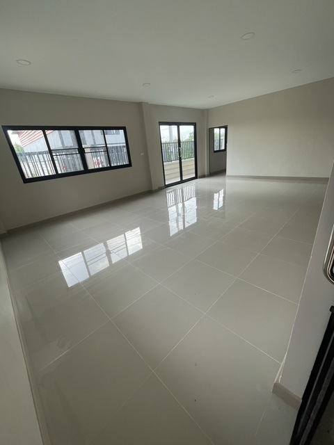 ประกาศฟรี! ซื้อ-ขาย-เช่า คอนโด บ้าน ทาวน์โฮม ที่ดิน และพื้นที่เชิงพาณิชย์ทั่วประเทศไทย ทุกทำเล ทุกงบประมาณ ไม่มีค่าใช้จ่าย ลงง่าย ขายไว เข้าถึงผู้ซื้อโดยตรง 5 294327pic4.jpg