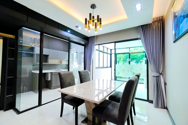 ประกาศฟรี! ซื้อ-ขาย-เช่า คอนโด บ้าน ทาวน์โฮม ที่ดิน และพื้นที่เชิงพาณิชย์ทั่วประเทศไทย ทุกทำเล ทุกงบประมาณ ไม่มีค่าใช้จ่าย ลงง่าย ขายไว เข้าถึงผู้ซื้อโดยตรง 4 316962pic3.jpg