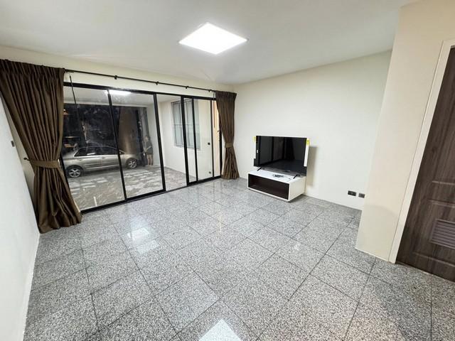 ประกาศฟรี! ซื้อ-ขาย-เช่า คอนโด บ้าน ทาวน์โฮม ที่ดิน และพื้นที่เชิงพาณิชย์ทั่วประเทศไทย ทุกทำเล ทุกงบประมาณ ไม่มีค่าใช้จ่าย ลงง่าย ขายไว เข้าถึงผู้ซื้อโดยตรง 3 517757pic2.jpg