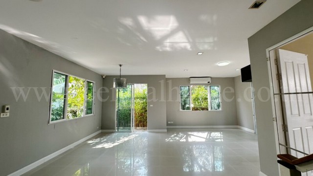 ประกาศฟรี! ซื้อ-ขาย-เช่า คอนโด บ้าน ทาวน์โฮม ที่ดิน และพื้นที่เชิงพาณิชย์ทั่วประเทศไทย ทุกทำเล ทุกงบประมาณ ไม่มีค่าใช้จ่าย ลงง่าย ขายไว เข้าถึงผู้ซื้อโดยตรง 3 257212pic2.jpg