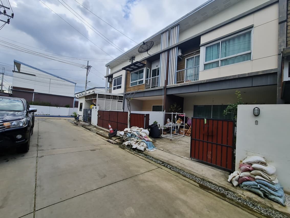 ประกาศฟรี! ซื้อ-ขาย-เช่า คอนโด บ้าน ทาวน์โฮม ที่ดิน และพื้นที่เชิงพาณิชย์ทั่วประเทศไทย ทุกทำเล ทุกงบประมาณ ไม่มีค่าใช้จ่าย ลงง่าย ขายไว เข้าถึงผู้ซื้อโดยตรง 4 257215pic3.jpg