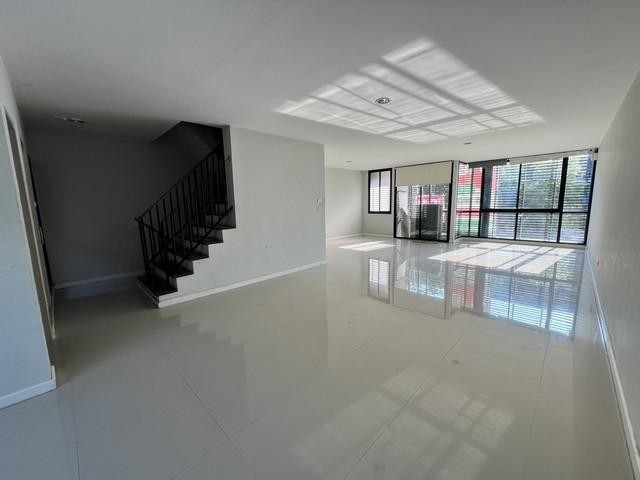 ประกาศฟรี! ซื้อ-ขาย-เช่า คอนโด บ้าน ทาวน์โฮม ที่ดิน และพื้นที่เชิงพาณิชย์ทั่วประเทศไทย ทุกทำเล ทุกงบประมาณ ไม่มีค่าใช้จ่าย ลงง่าย ขายไว เข้าถึงผู้ซื้อโดยตรง 3 273732pic2.jpg